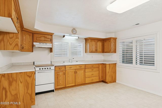 1434 W Autumn Oak Circle, West Jordan, UT 84088