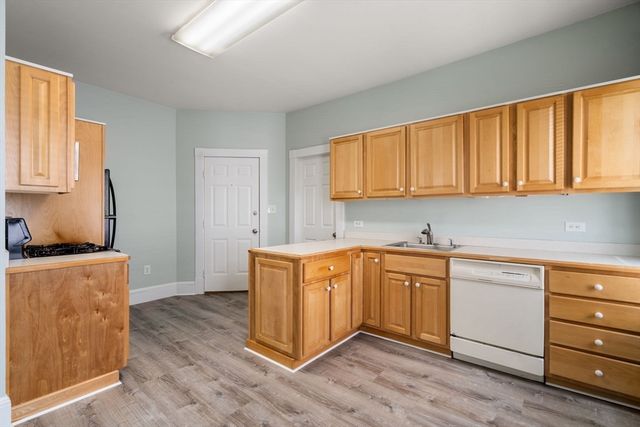 100 Fourth Avenue, Lowell, MA 01854