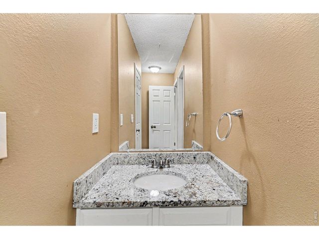 2220 S Jasper Way B, Aurora, CO 80013