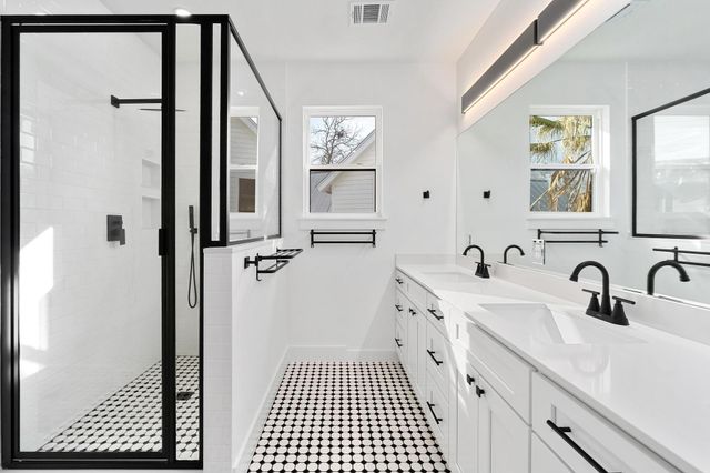 1500 Sylvan Glade 2A, Austin, TX 78745