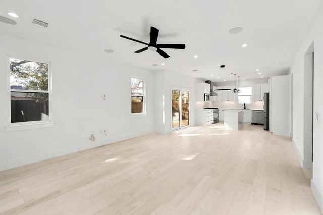 1500 Sylvan Glade 2A, Austin, TX 78745