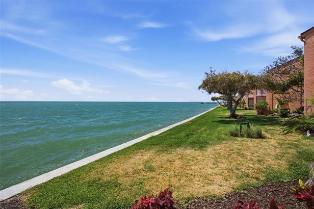 7400 SUNSHINE SKYWAY LANE S 121, St Petersburg, FL 33711