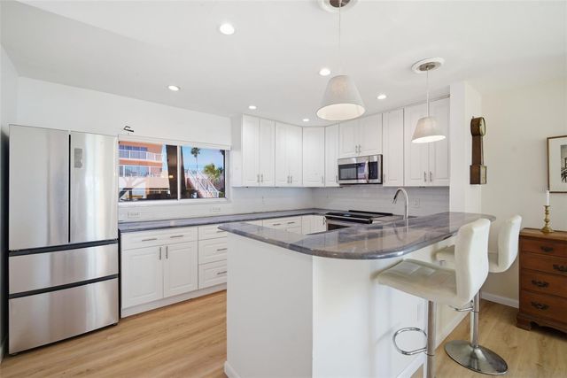 7400 SUNSHINE SKYWAY LANE S 121, St Petersburg, FL 33711