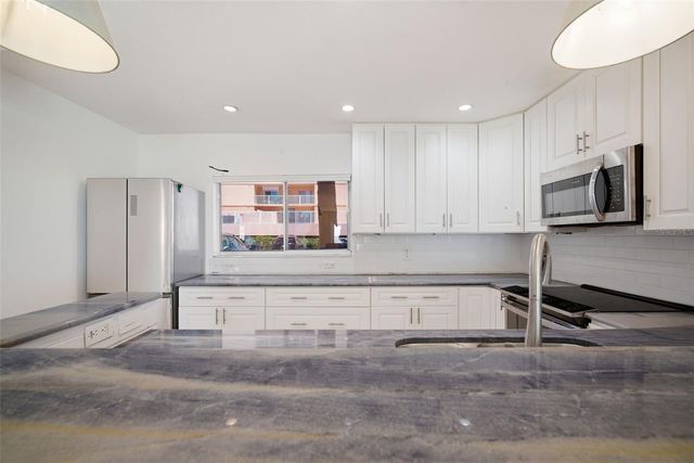 7400 SUNSHINE SKYWAY LANE S 121, St Petersburg, FL 33711