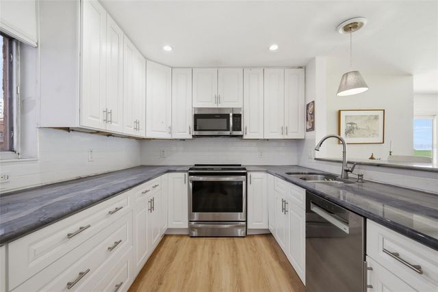 7400 SUNSHINE SKYWAY LANE S 121, St Petersburg, FL 33711