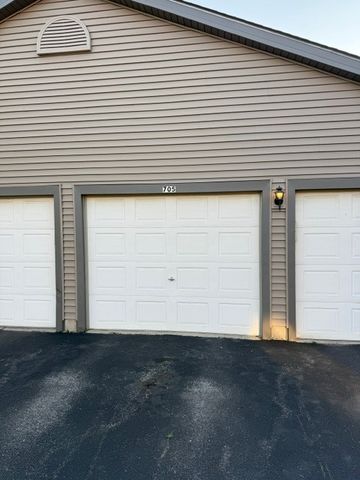 705 E Whispering Oaks Drive 705, Palatine, IL 60074