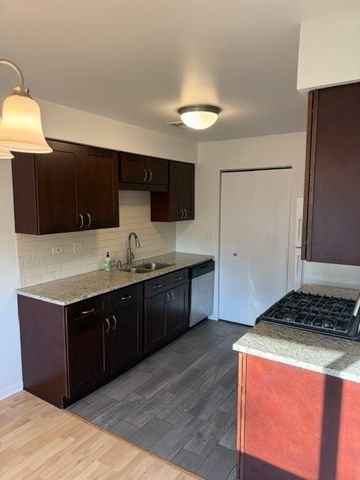705 E Whispering Oaks Drive 705, Palatine, IL 60074