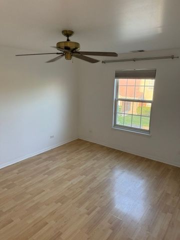 705 E Whispering Oaks Drive 705, Palatine, IL 60074