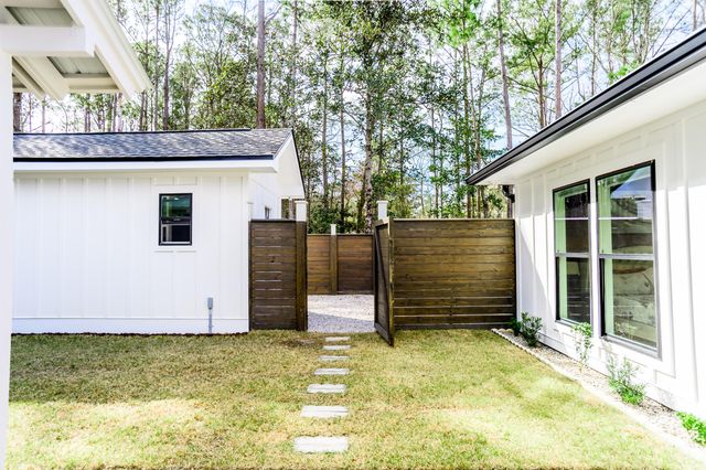 192 Bayou Circle, Freeport, FL 32439