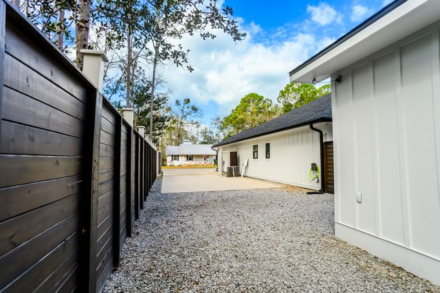 192 Bayou Circle, Freeport, FL 32439