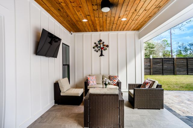 192 Bayou Circle, Freeport, FL 32439