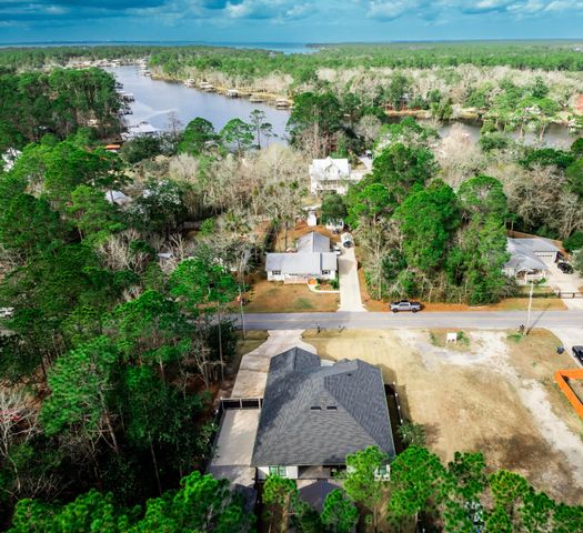 192 Bayou Circle, Freeport, FL 32439