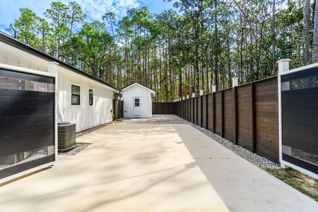 192 Bayou Circle, Freeport, FL 32439