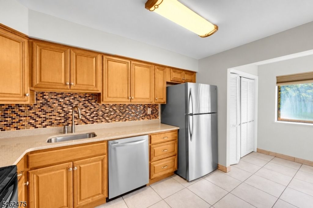 48 Ellen Heath Dr 48, Old Bridge Twp., NJ 07747 — photo 5