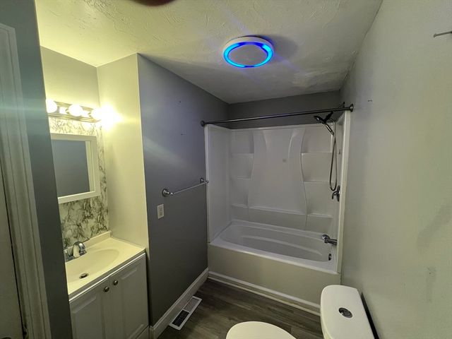 30 Lewis 1, Worcester, MA 01610