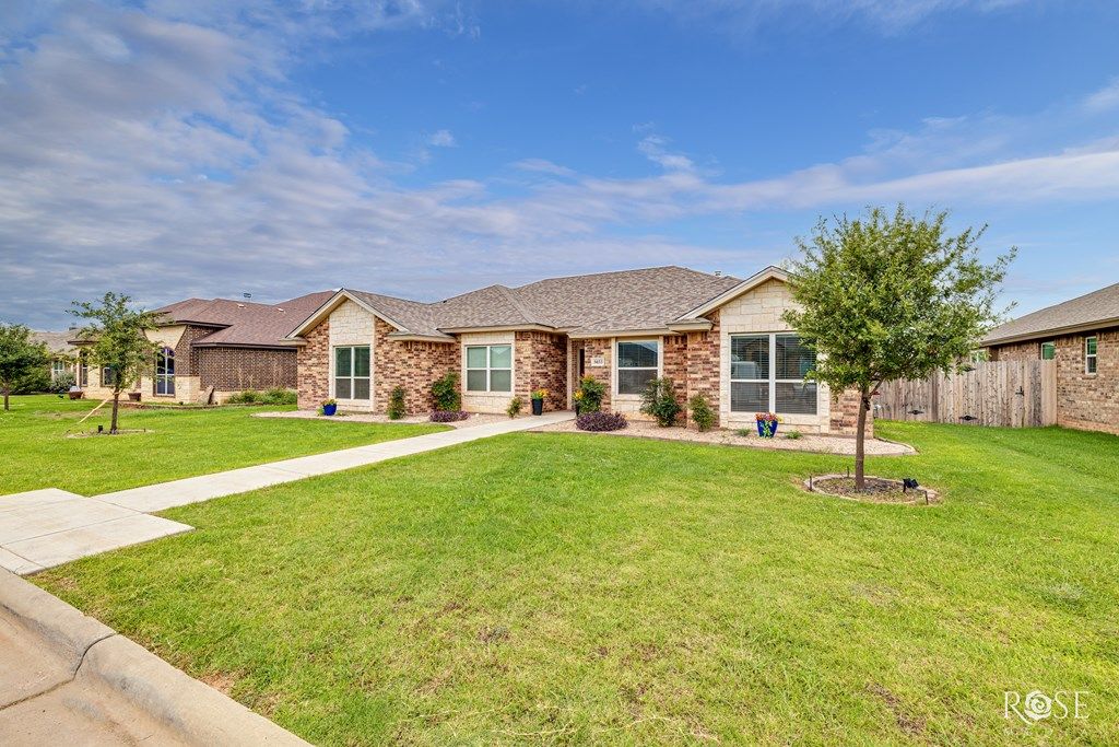 Image 3 of property listing at 5033 Scarlet Oak Lane, San Angelo, TX 76904