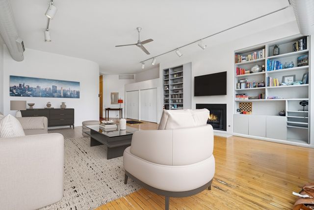 957 W HURON Street 2, Chicago, IL 60642