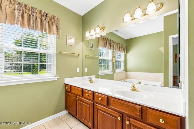 29 Arcadia Drive, Manchester, NJ 08759