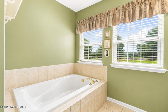 29 Arcadia Drive, Manchester, NJ 08759