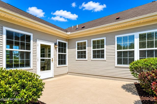 29 Arcadia Drive, Manchester, NJ 08759