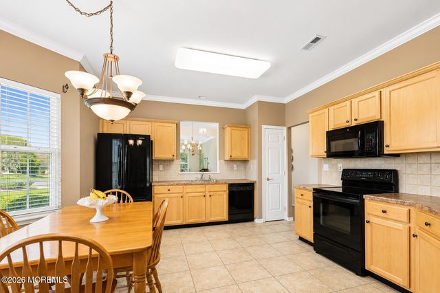 29 Arcadia Drive, Manchester, NJ 08759