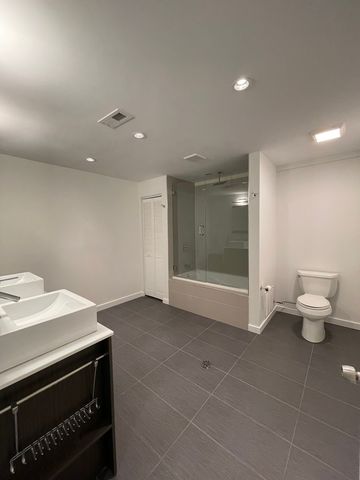 1451 N ASHLAND Avenue S, Chicago, IL 60622