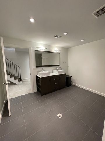 1451 N ASHLAND Avenue S, Chicago, IL 60622