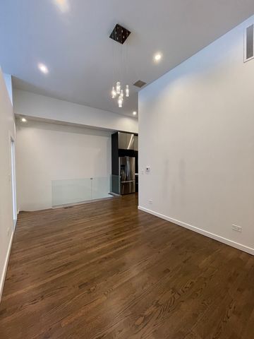 1451 N ASHLAND Avenue S, Chicago, IL 60622