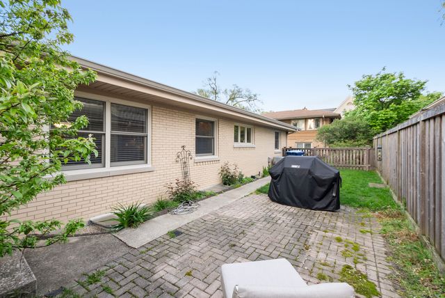 5301 howard Avenue, Western Springs, IL 60558