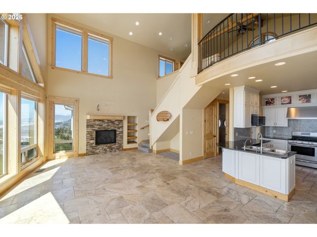 367 LONGVIEW Loop, Rockaway Beach, OR 97136