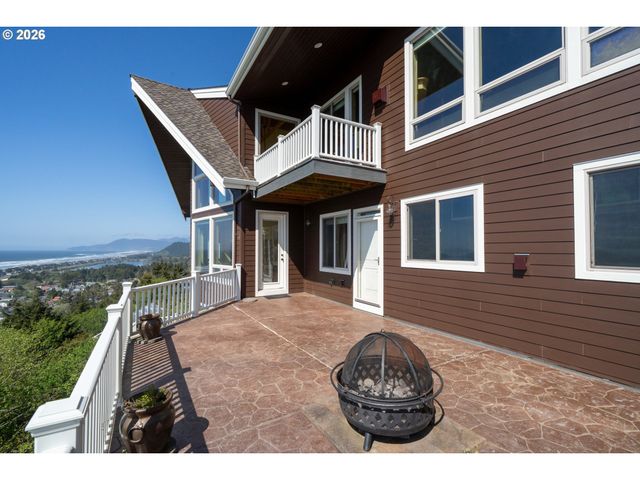 367 LONGVIEW Loop, Rockaway Beach, OR 97136