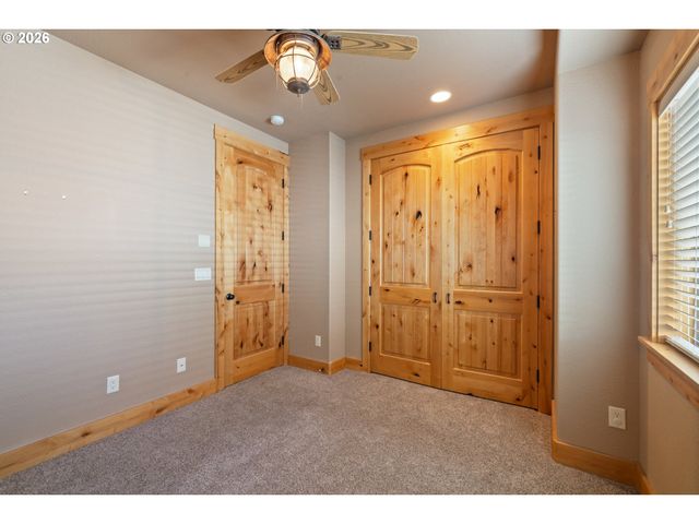367 LONGVIEW Loop, Rockaway Beach, OR 97136
