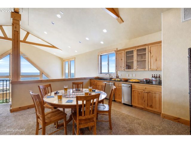 367 LONGVIEW Loop, Rockaway Beach, OR 97136
