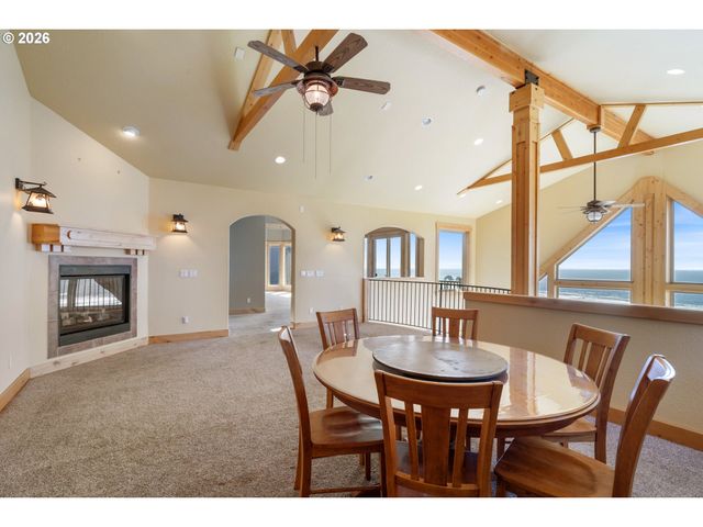367 LONGVIEW Loop, Rockaway Beach, OR 97136