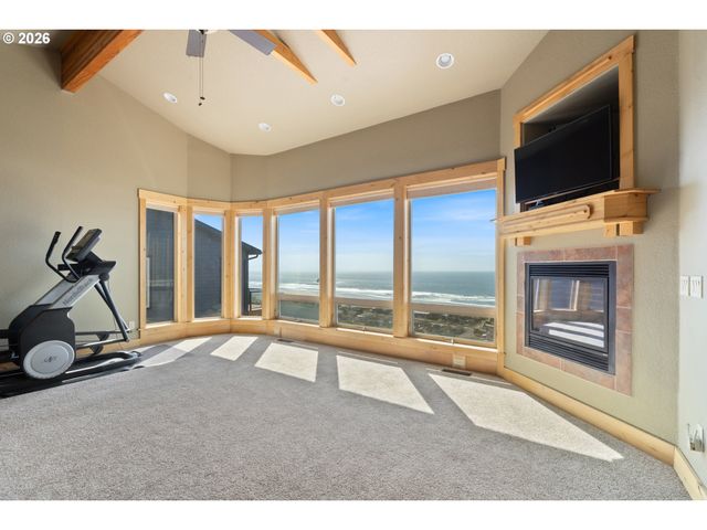 367 LONGVIEW Loop, Rockaway Beach, OR 97136