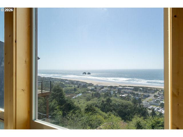 367 LONGVIEW Loop, Rockaway Beach, OR 97136