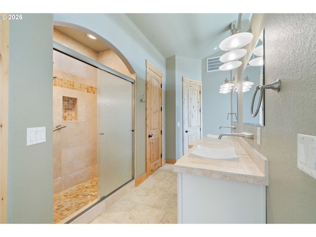 367 LONGVIEW Loop, Rockaway Beach, OR 97136