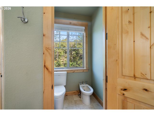367 LONGVIEW Loop, Rockaway Beach, OR 97136
