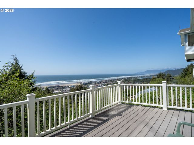 367 LONGVIEW Loop, Rockaway Beach, OR 97136