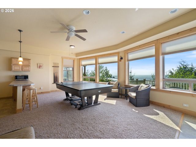 367 LONGVIEW Loop, Rockaway Beach, OR 97136