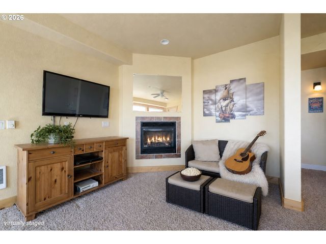 367 LONGVIEW Loop, Rockaway Beach, OR 97136