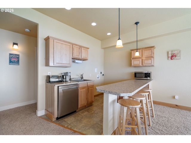 367 LONGVIEW Loop, Rockaway Beach, OR 97136