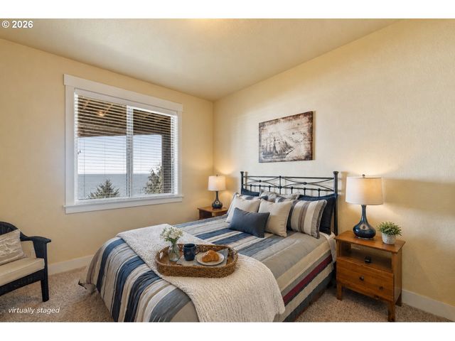 367 LONGVIEW Loop, Rockaway Beach, OR 97136
