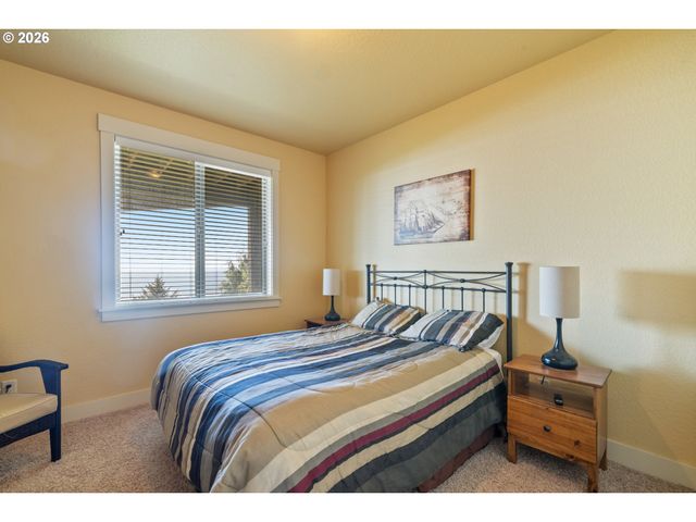 367 LONGVIEW Loop, Rockaway Beach, OR 97136