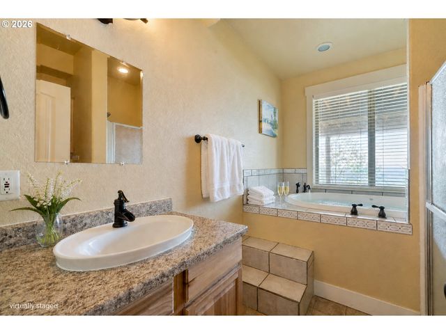 367 LONGVIEW Loop, Rockaway Beach, OR 97136