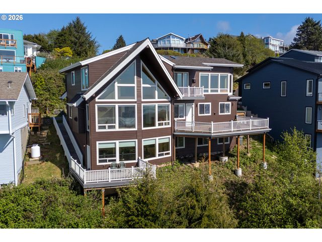 367 LONGVIEW Loop, Rockaway Beach, OR 97136