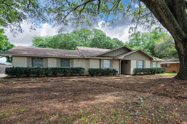 1025 N Meyer Street, Sealy, TX 77474