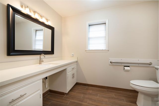 1025 N Meyer Street, Sealy, TX 77474