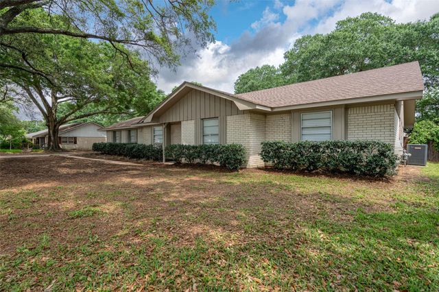 1025 N Meyer Street, Sealy, TX 77474