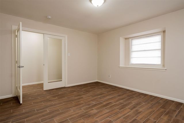 1025 N Meyer Street, Sealy, TX 77474